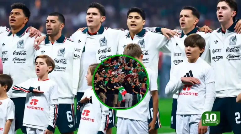 Jugadores de la seleccion mexicana cantando el himno