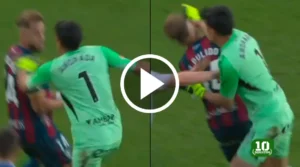 (VIDEO) Esteban Andrada, exportero de Rayados, pierde el control y agrede a un rival en España