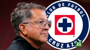 Juan Carlos Osorio durante partido de Liga MX mientras analiza su posible llegada a Cruz Azul