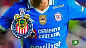 Erik Lira durante un partido con Cruz Azul en la Liga MX